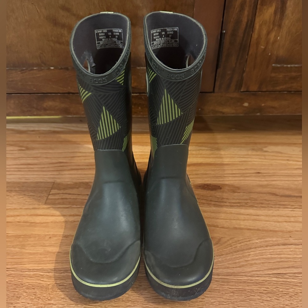 Kids rain bogs- Keep dry and carry on!